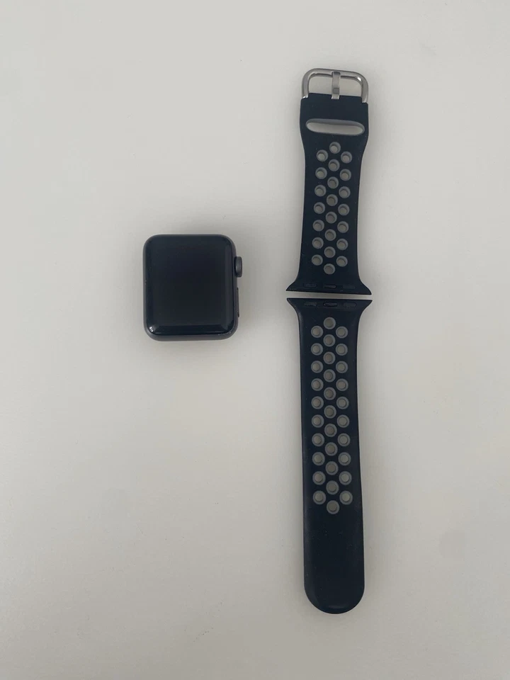 Apple Watch Series 2, photo 1 of 5