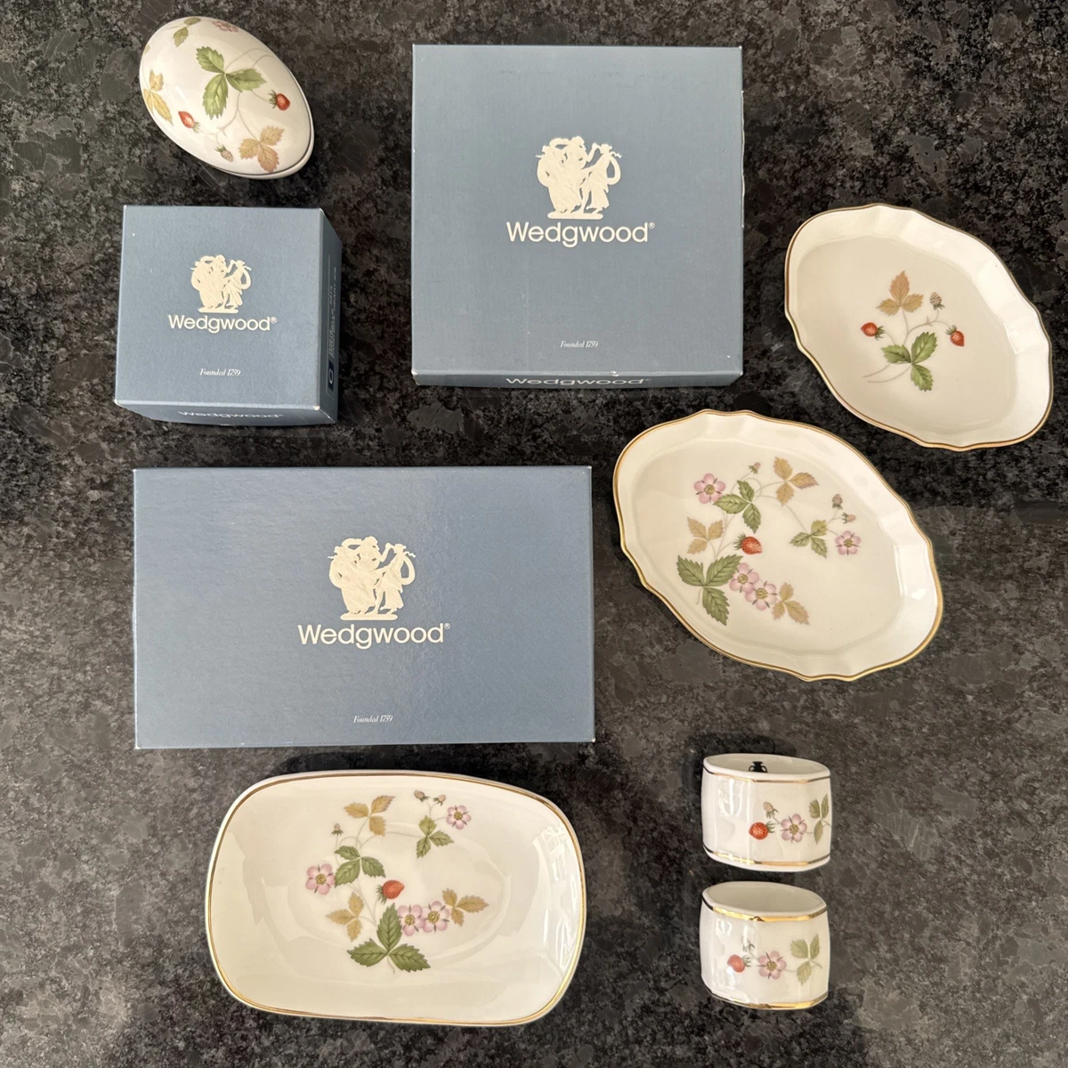 Wedgwood Wild Strawberry Oblong Oval Trays Lidded Egg Napkin Rings X2 Unused