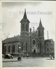 Press Photo An exterior view of St. Peter's Church in Chicago - afx30088