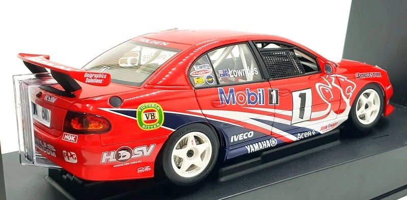 Autoart escala 1/18 Diecast 80060 - Holden Racing Team HRT 2000 #1 C.Lowndes Foto 2 de 4