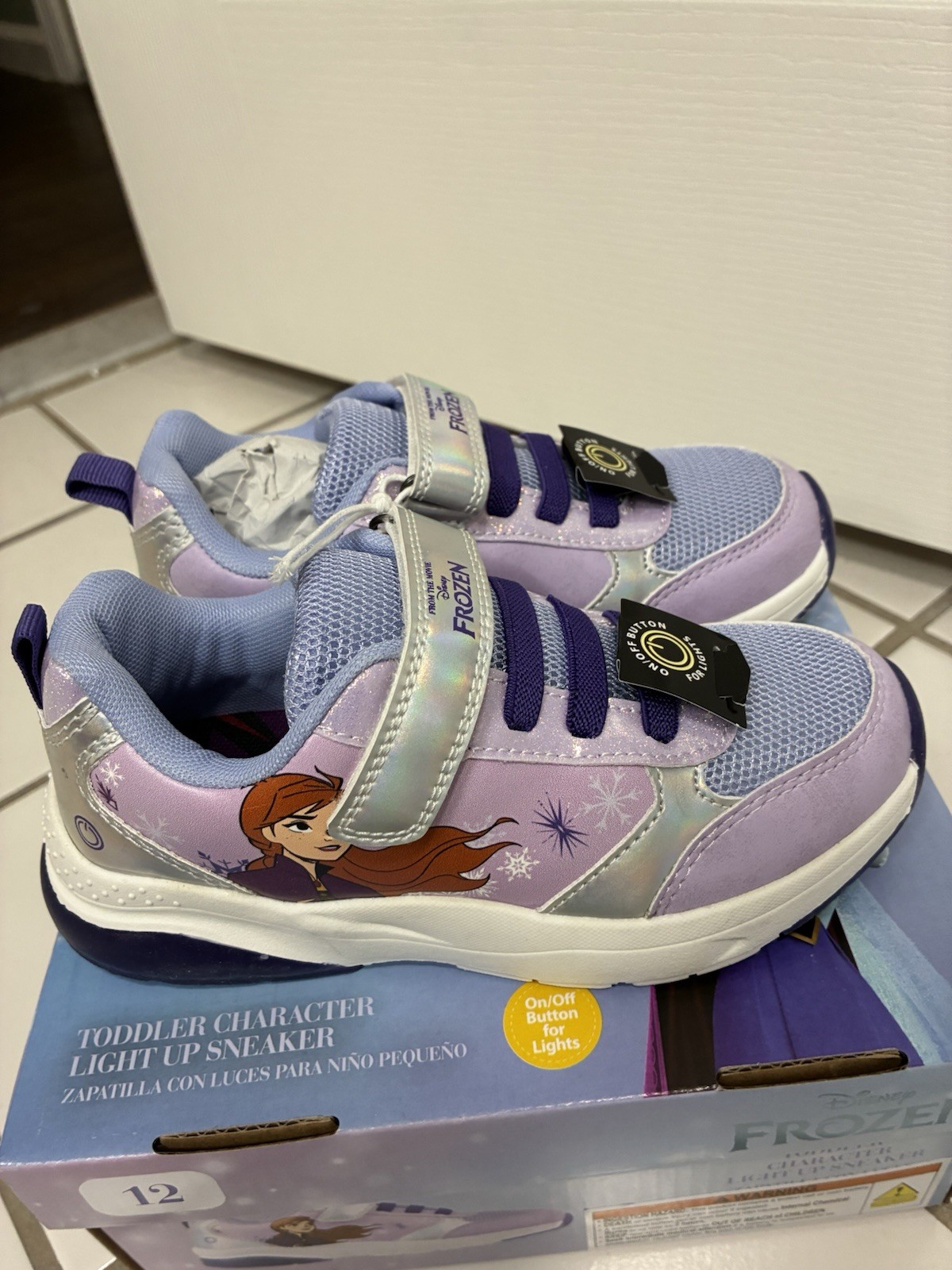 Disney Frozen Toddler Character Light Up Sneaker  Size 12 Ne