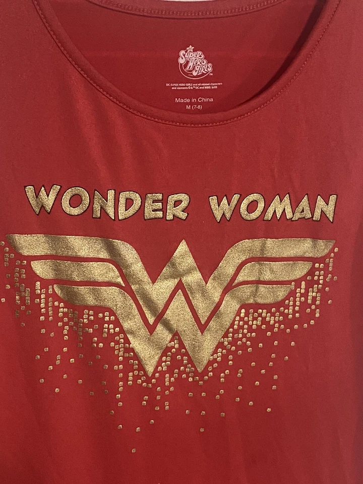 Disfraz de Mujer Maravilla Halloween Rojo para Niñas 7/8 Usado en Excelente Condición Foto 2 de 4