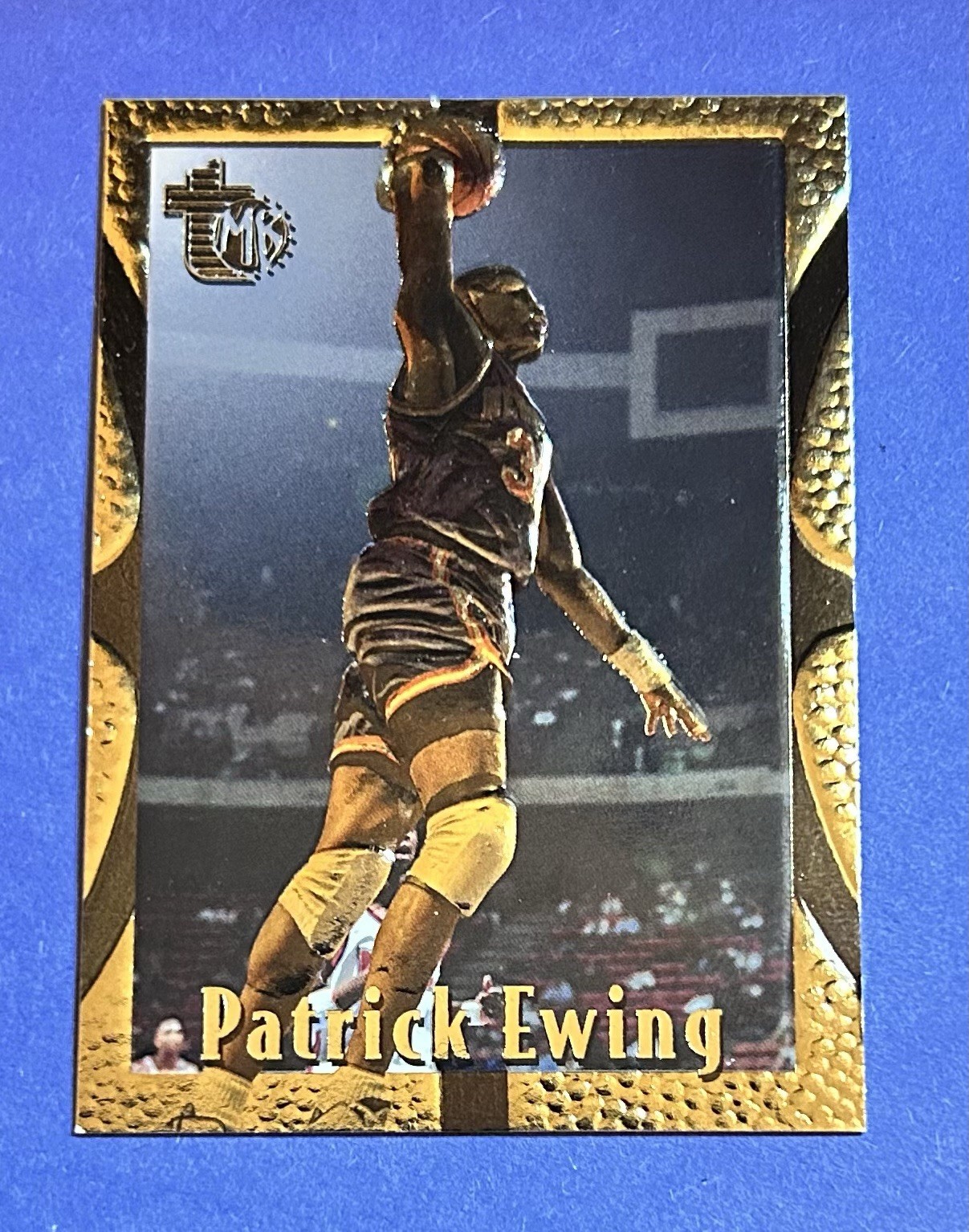 1994-95 Topps Embossed - Patrick Ewing #62 Golden Idol