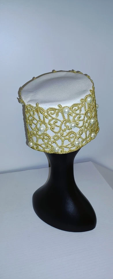 White Pearl and Gold Vintage High Pillbox Hat - Image 4 of 4