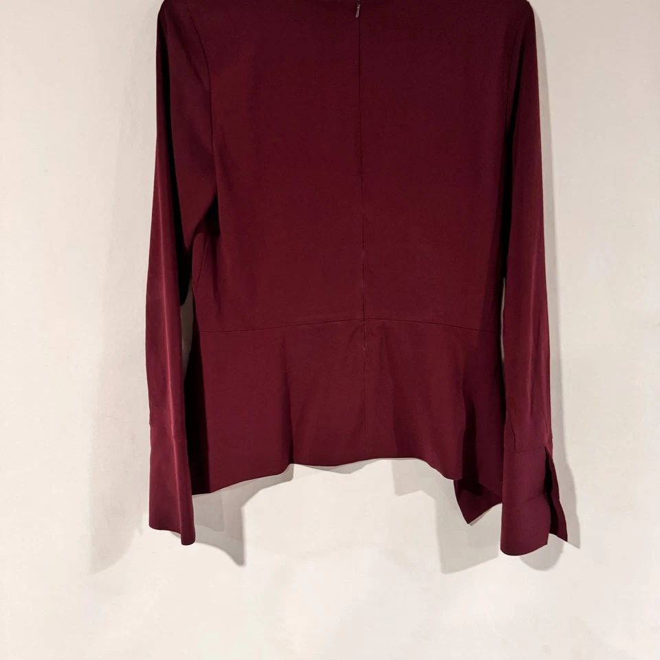 Top halógeno borgoña manga larga corbata delantera Foto 3 de 3