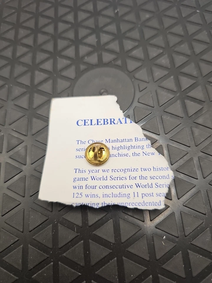 New York Yankees pin 1998 World Series Chase SGA sealed backing card WS NY 42604 - Image 2 of 2