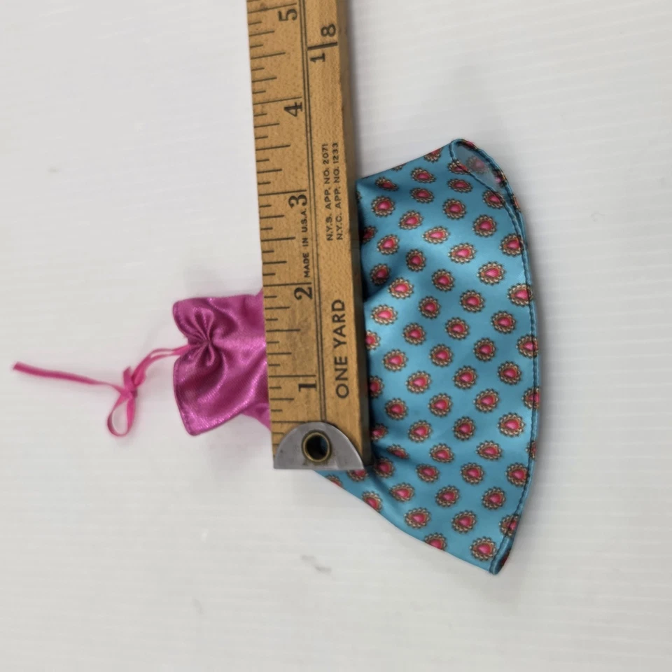 Barbie Malibu Avenue Ropa Rosa Satinado con Vestido Azul Foto 4 de 4