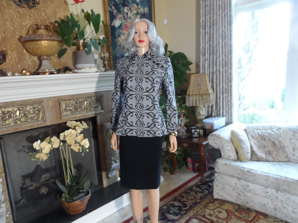 Christian Dior Black & White Print Skirt Suit Size 10 - Image 4 of 4