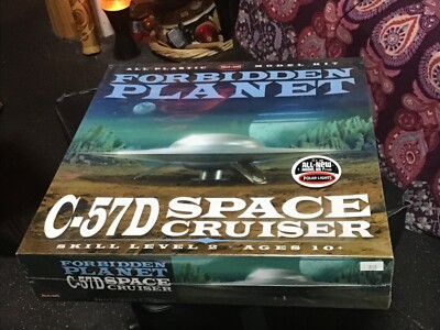 Polar Lights 895 1/144 Forbidden Planet C-57D Space Cruiser