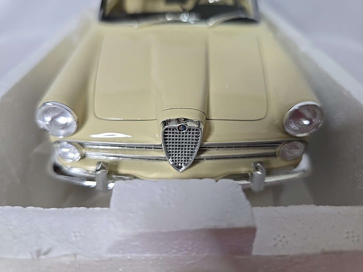 BoS 1/18 アルファ・ロメオ 2000 beige BOS159 BOS MODEL 1/18 ALFA ROMEO 2000 SEDAN - BEIGE 1958 - BOS159