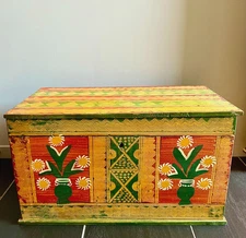 23.45" L GUATEMALAN FOLK ART HAND PAINTED PINE WOOD CHEST TRUNK Vintage Antique