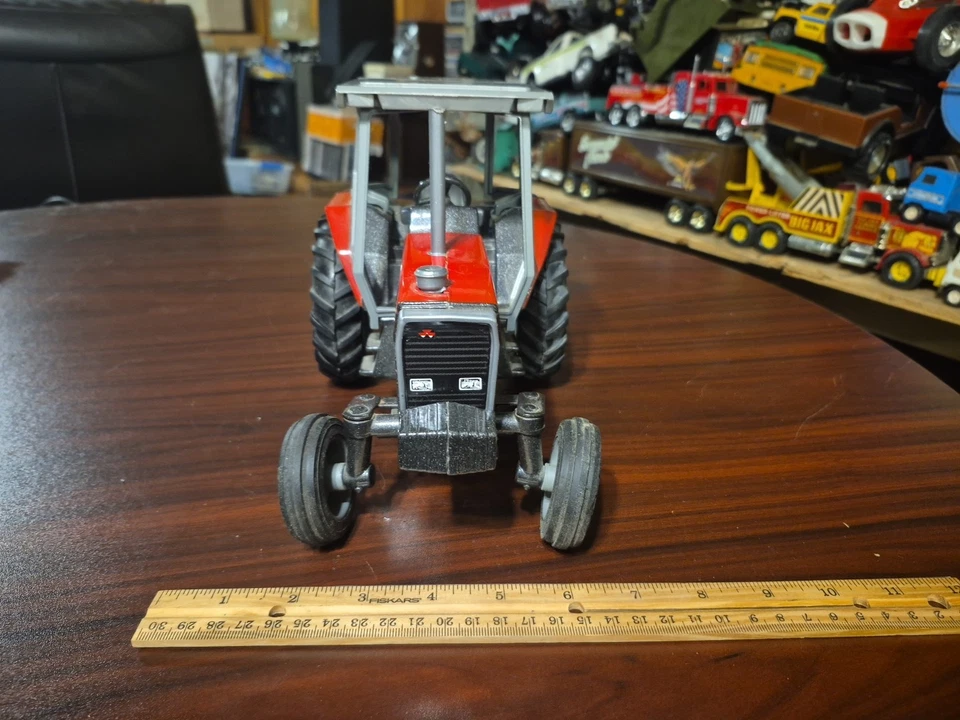 Ertl Massey Ferguson 3070 Tractor 1/16 1987  - Image 4 of 4