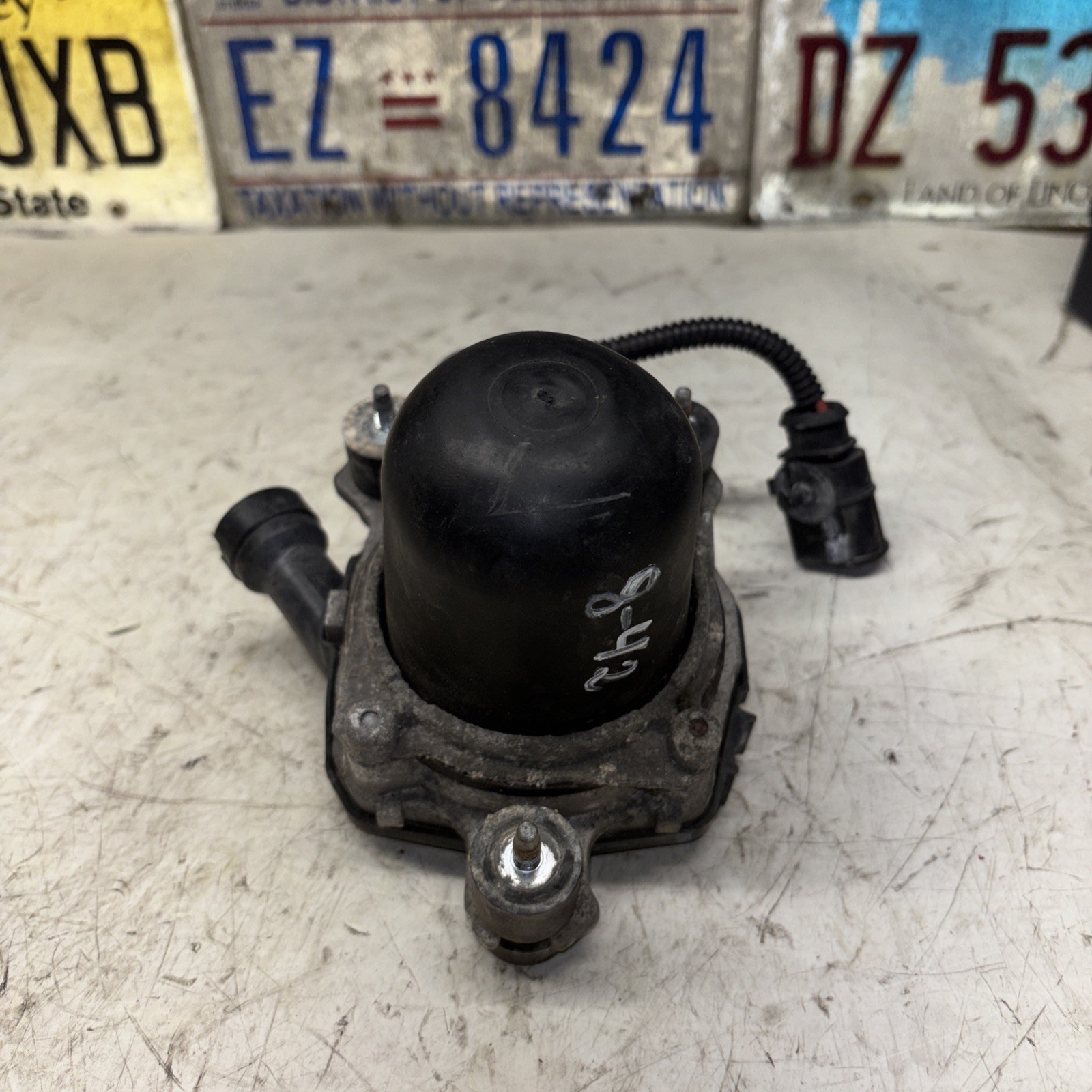 Porsche Cayenne 958 Hybrid / Bentley Continental GT Secondary Air Smog Pump OEM