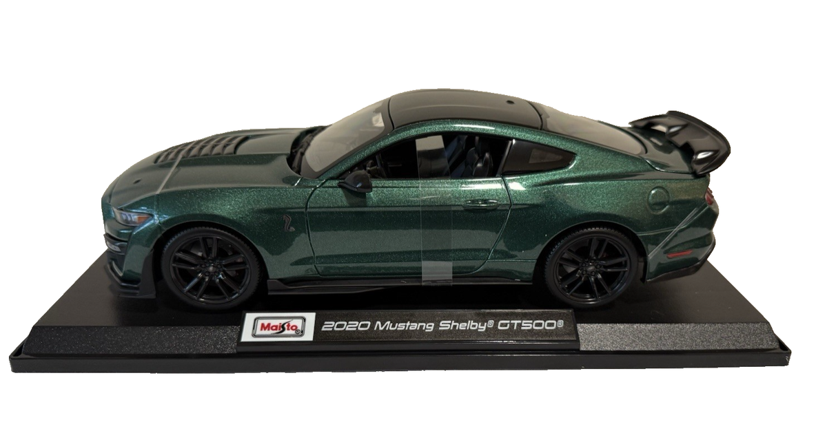 Ford Mustang Shelby GT500 Blanc Perlé 1:18 – Puissance et élégance Ford Mustang Shelby GT500 Blanc Perlé 1:18 – Puissance et élégance
