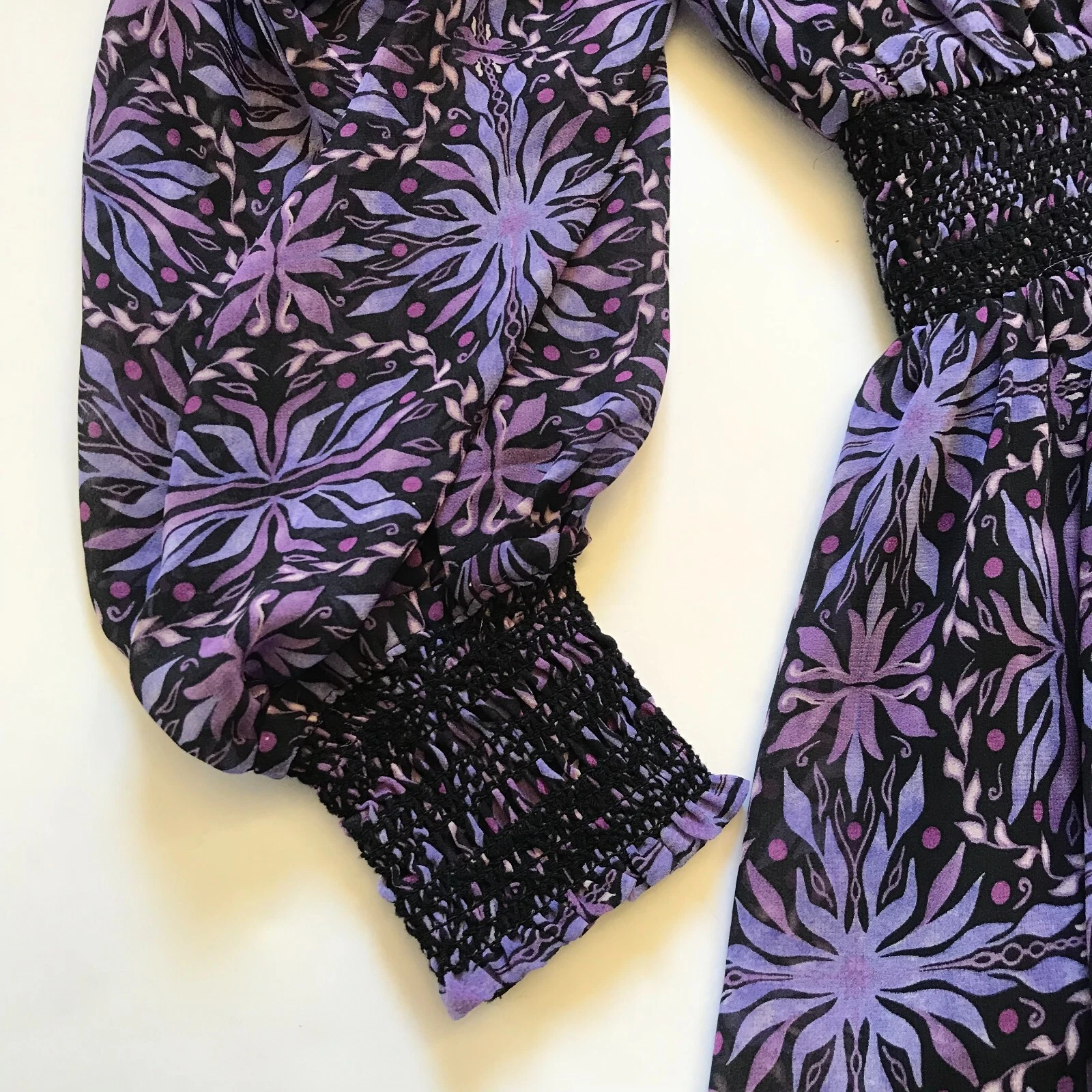 Maxi abito donna Allison NY Celine piccolo viola nero scollo a v manica lunga smocked