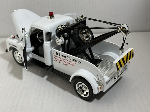 JADA SHOWROOM 1953 CHEVY WRECKER TOW TRUCK WHITE 1:24 DIECAST MODEL NEW NO BOX - Picture 7 of 12