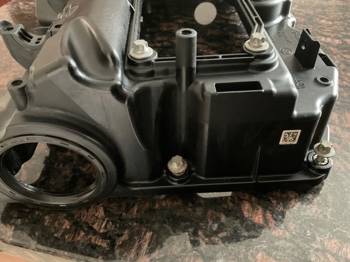 Genuine OEM BMW N20 ENGINE Cylinder HEAD COVER Part