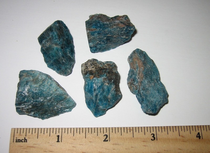 5 SMALL NATURAL ROUGH 1"-1.5" RICH BLUE APATITE CRYSTALS MADAGASCAR 69.1g *1 (GG