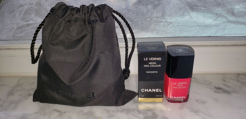 NIB CHANEL MAGNETIC NEON WAVE COLLECTION NAIL POLISH SOLD OUT + GIFT POUCH LE