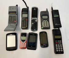 Lot of 10 Vintage Cellular Phones   Motorola, Blackberry, Ericsson, LG, Nokia