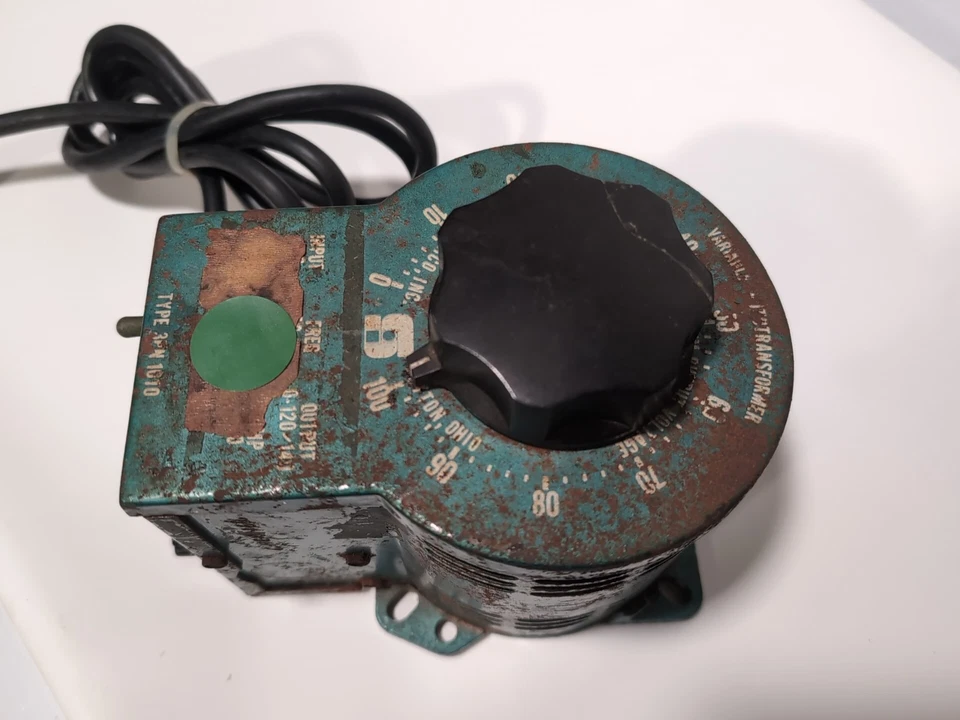 Autotransformador variable tipo 3PN1010 de Staco Energy, entrada 120V salida 0-120/140V Foto 3 de 4