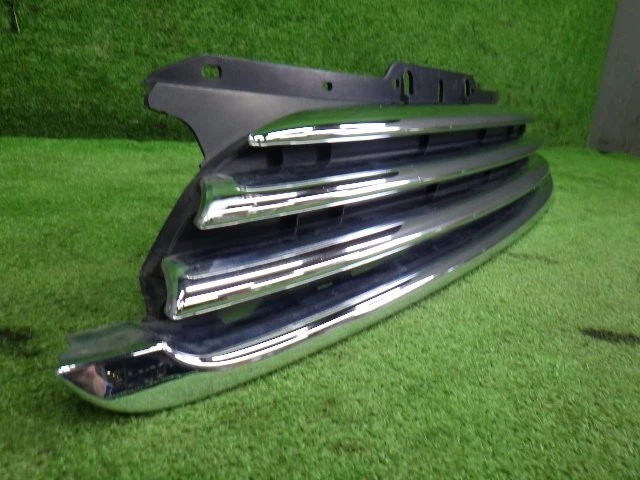 BMW MINI Cooper Clubman R55 2011 CBA-ZF16 RHD parrilla delantera usada Foto 4 de 4