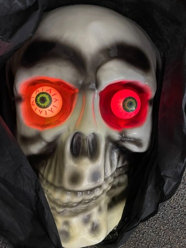 SKELETON Glowing Eyes Lighted Battery On/Off Outdoor/Indoor 18" See Video