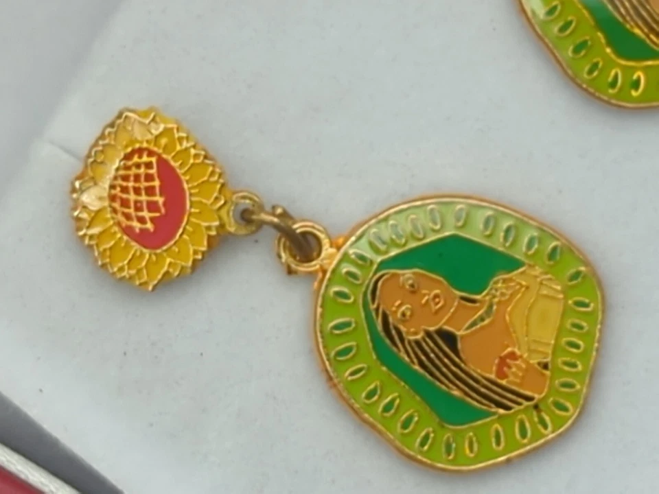 PENDIENTES COLGANTES DISNEY POCAHONTAS ESMALTE GIRASOL VINTAGE JA21* Foto 3 de 4