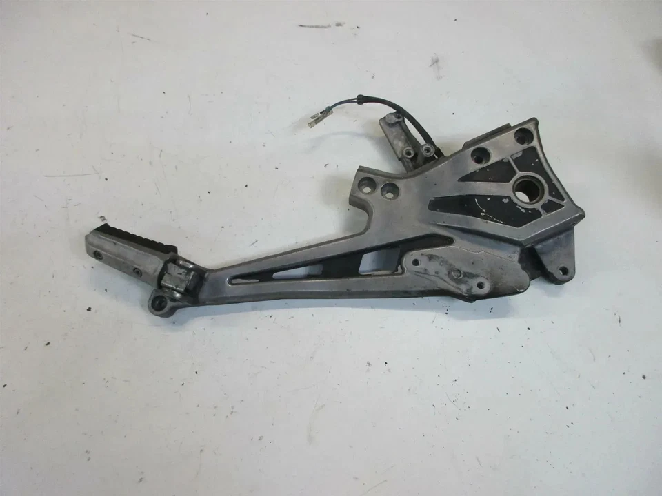 O3. Soporte de reposapiés para Kawasaki GPZ 900 R ZX 900 A Ninja, con reposapiés - Imagen 1 de 3