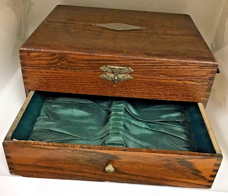 Vintage oak flatware chest 10.5 X 9 X 5 (possibly Rogers) dovetaile corners (F6)