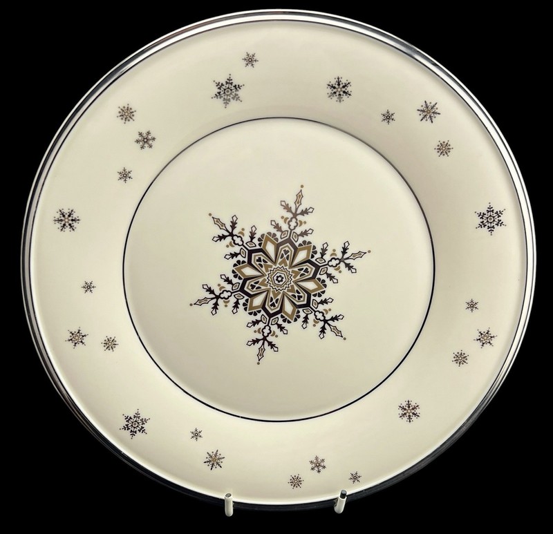Lenox Solitaire Christmas Accent Luncheon Plate Snowflake Dimension Collection