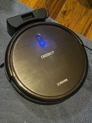 Ecovacs Deebot DN622.11 Vacuum Bot with cradle/replace parts (malfunctioning)