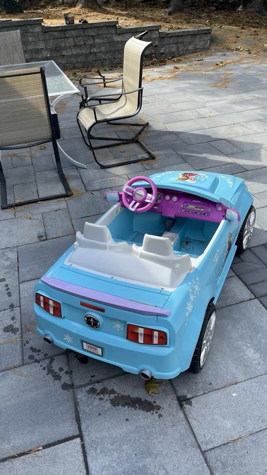 Fisher-Price Power Wheels Mustang Smart Drive Disney vehículo congelado para niños Foto 3 de 4