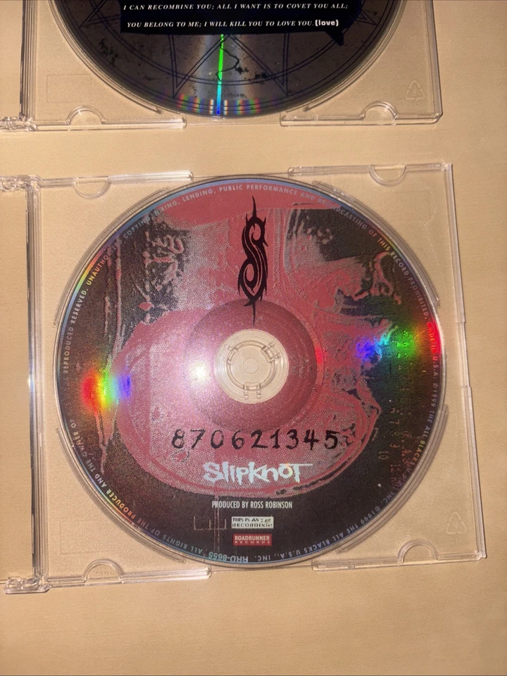 Slipknot CDs Iowa Album 2001 & Slipknot Álbum 1999 Lot of 2 Heavy Metal Foto 3 de 4