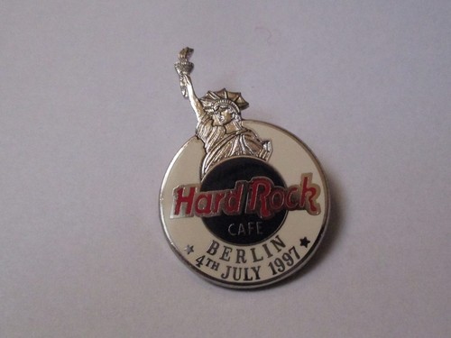 Hard Rock Cafe Berlin Brooch - 4th July 1997 - Picture 1 of 1