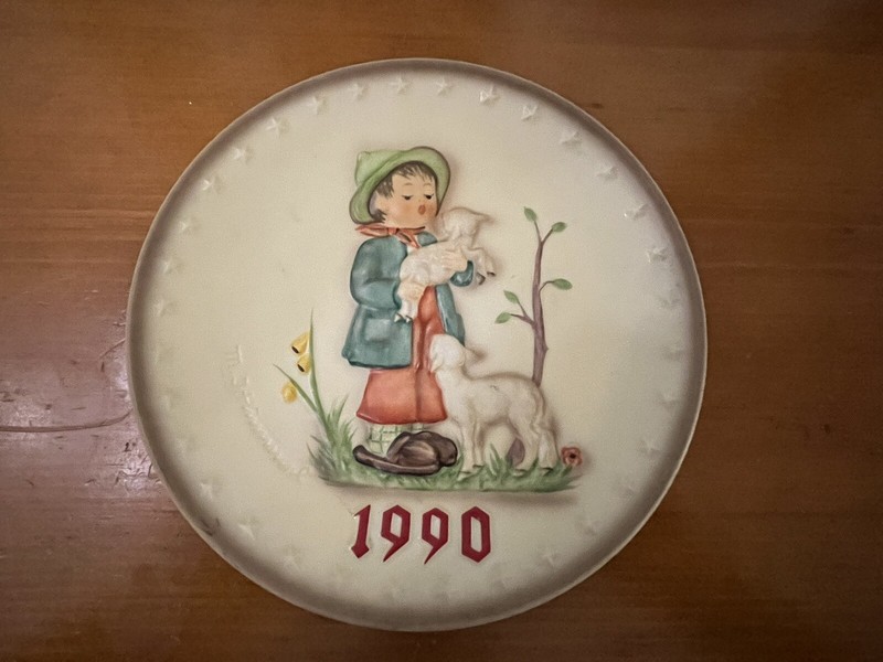 M.J. Hummel 20th Annual Plate for 1990, "Shepherd’s Boy" #286 W. Germany
