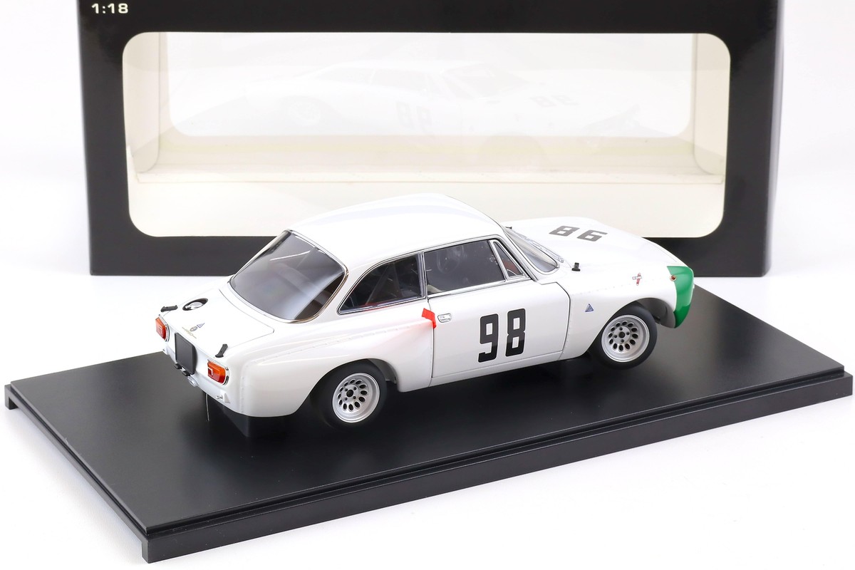Alfa Romeo 1750 1/18 AUTOart 白 1/18 AUTOart Alfa Romeo 1750 GTV (White) Diecast Car Model