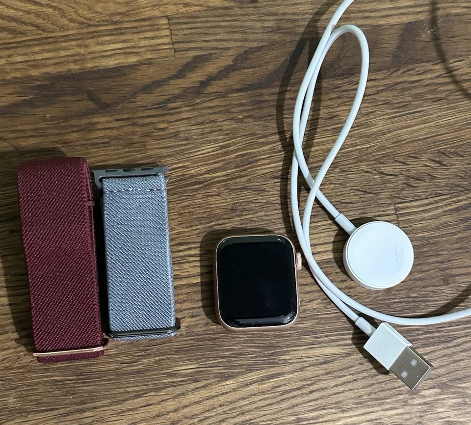 Apple Watch SE (1st generation), photo 1 of 5
