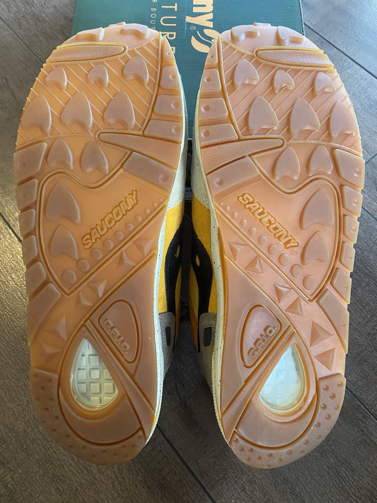 Size 10 - Saucony Feature x G9 Shadow 5 The Pumpkin thumbnail 4