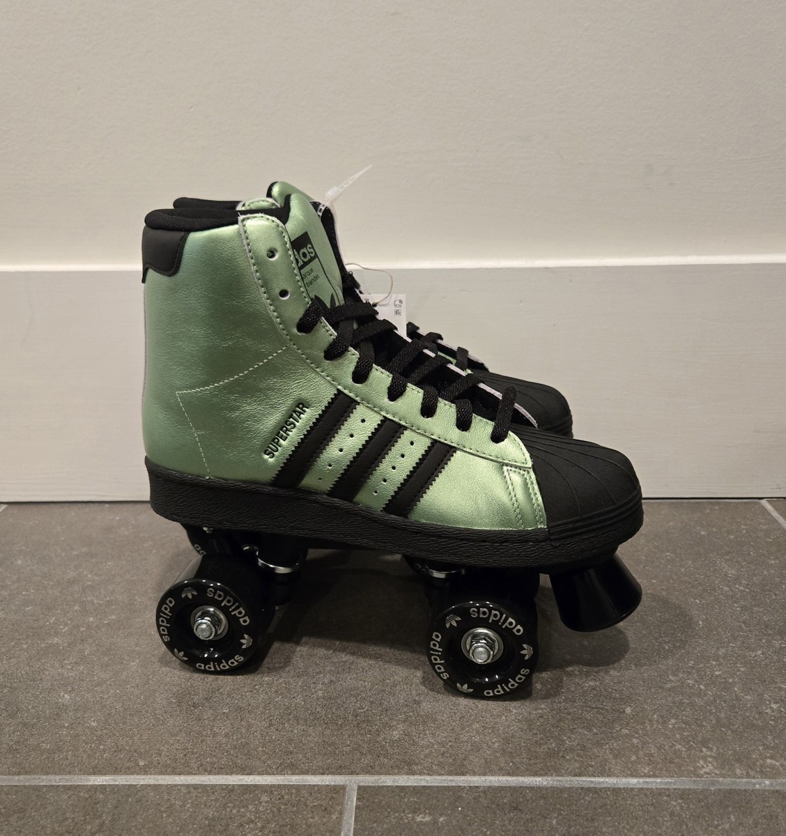 Adidas Women's Size 7.5 Superstar 82 Skate Metallic Green Roller