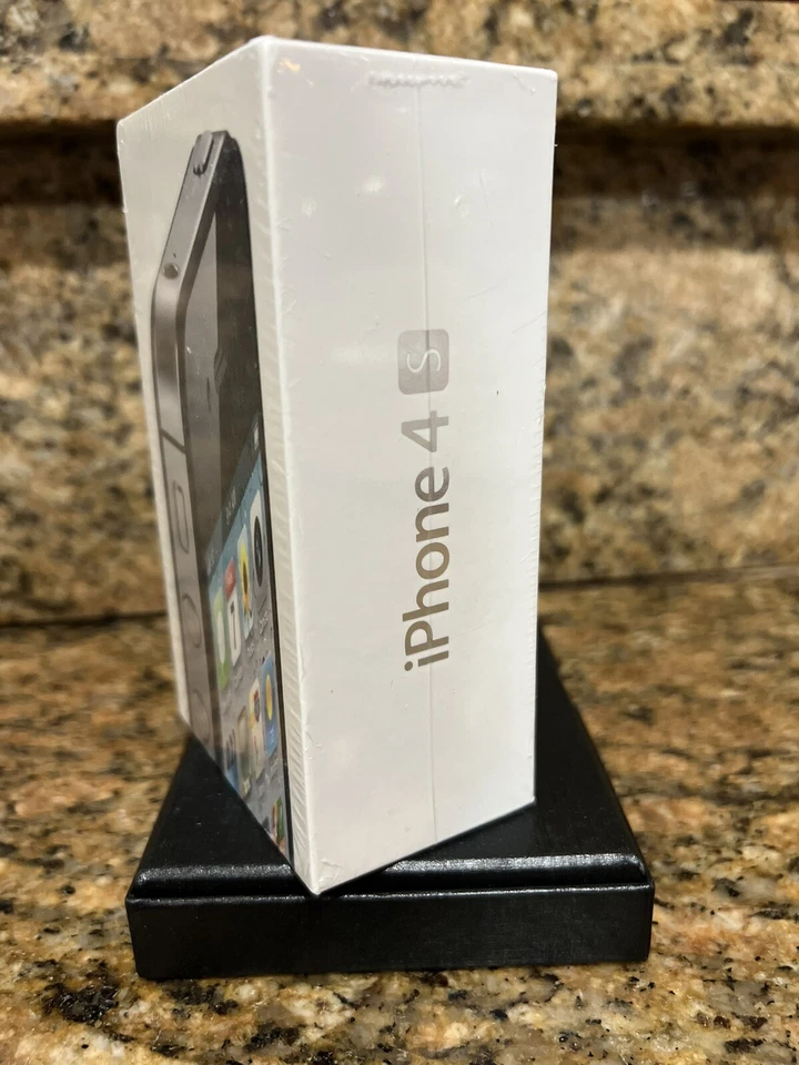 Apple iPhone 4s - 64GB -Black (Unlocked) A1387, ORIGINAL APPLE IPHONE,SEALED. - Image 2 of 4