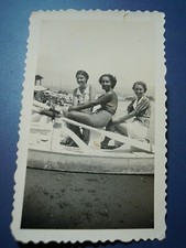 FOTO ANNI '30 - RAGAZZE SU MOSCONE BARCA AL MARE IN SPIAGGIA