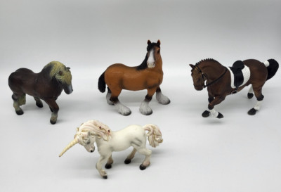 3 Bullyland Pferde und 1 Bullyland Einhorn