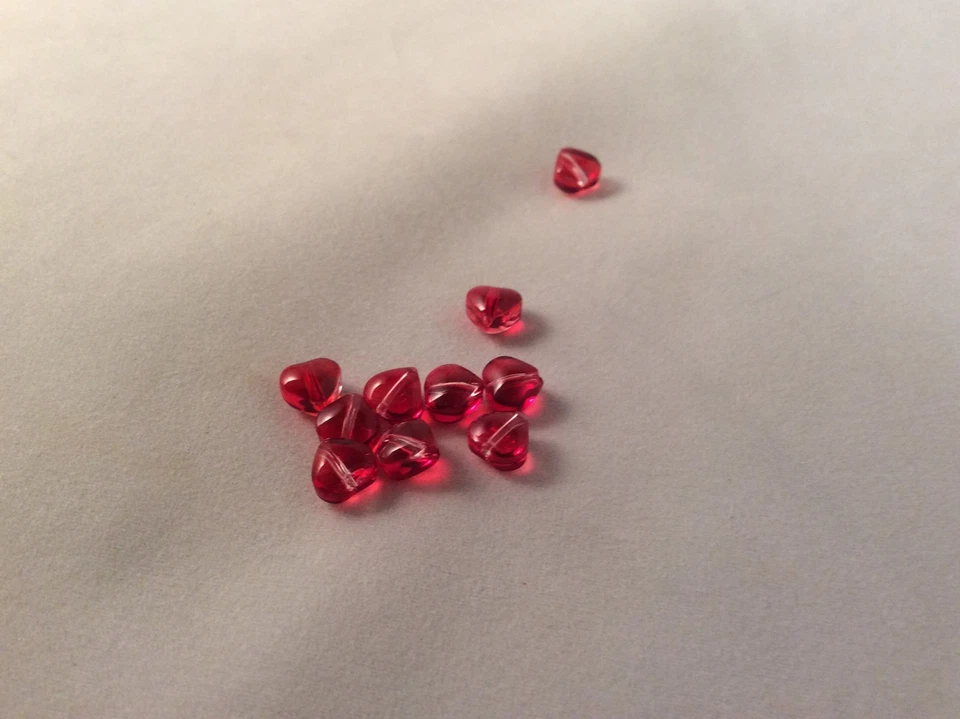 10 x red spray painted heart glass ab frosted bead, app 6x6x4mm.Hole 0.7mm. - Image 2 of 4