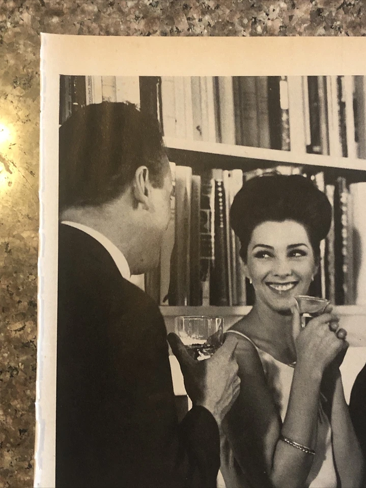 1966 Taylor Wines PRINT AD Right Bright Touch Party VTG 1960s Hammondsport NY Foto 2 de 4