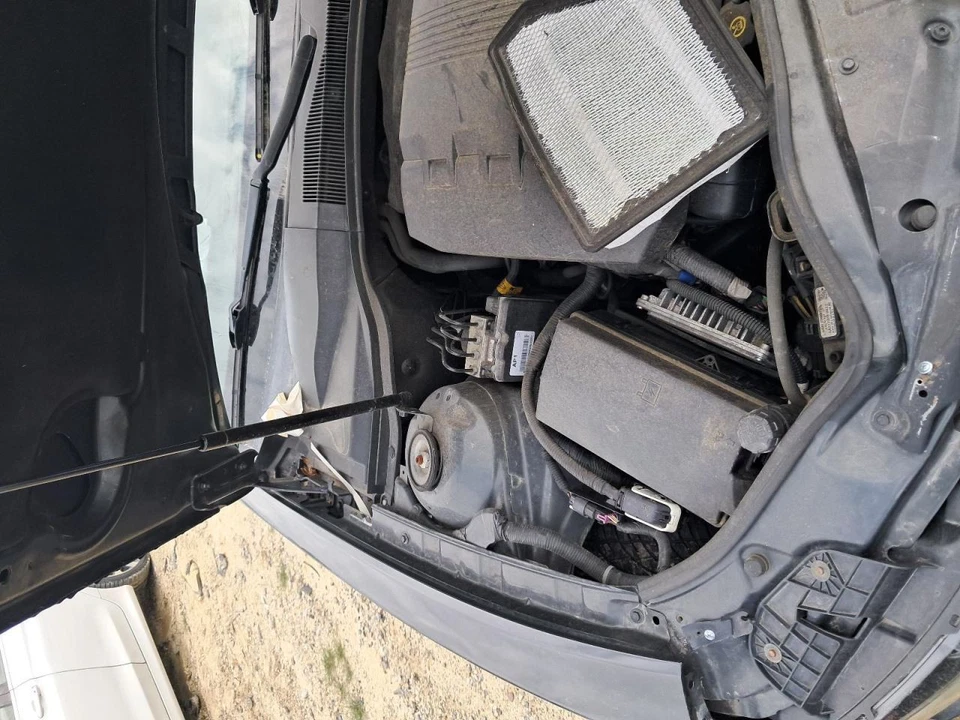 2014 Chevrolet Camaro Front Windshield Wiper Motor OEM Used 103K Miles - Image 3 of 4