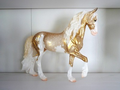 Breyer Scandi Surprise Horse glossy gold sabino (BreyerFest 2026 Special Run)