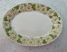 Metlox Poppytrail Sculptured Daisy 8” X 11” Platter USA California