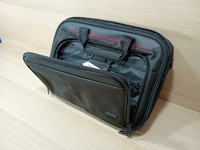 Targus Clamshell Classic 13.4 Notebook bag, Brand New, with Shoulder Strap.