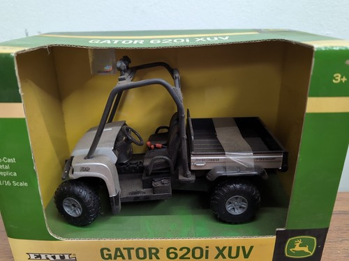 1/16 ERTL Toy John Deere Gator XUV 4X4 620i Utility Vehicle Silver - Picture 2 of 4